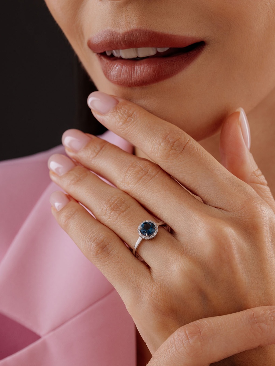 Кольцо из серебра с топазом и фианитами (Арт. 1340071972л-76)-1.jpg