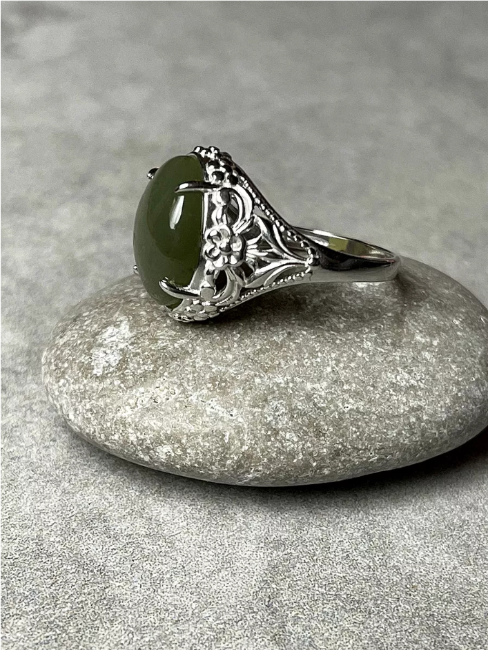 Кольцо из серебра с нефритом (Арт. 1340355716)-1.png
