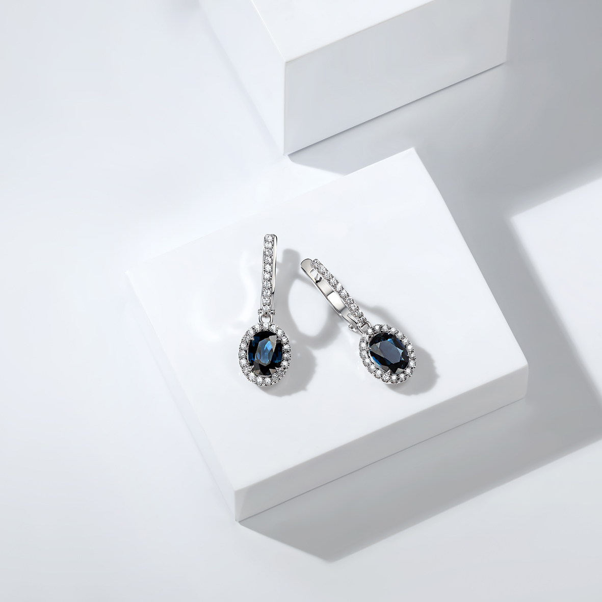 Серьги из золота с сапфирами и бриллиантами (Арт. 2640742753).jpg