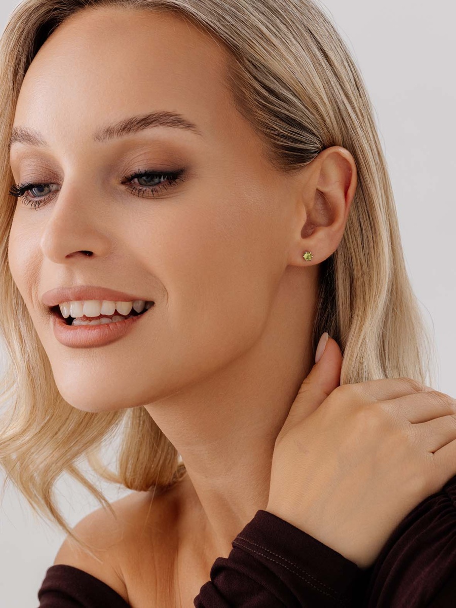 Пусеты из серебра с хризолитами (Арт. П340130340)-2.jpg