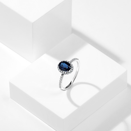 Кольцо из золота с сапфиром и бриллиантами