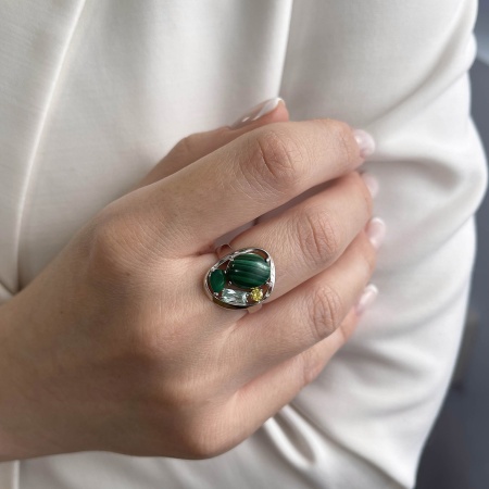 Купить кольцо из серебра с агатом, малахитом и фианитами в интернет-магазине KRASNOE