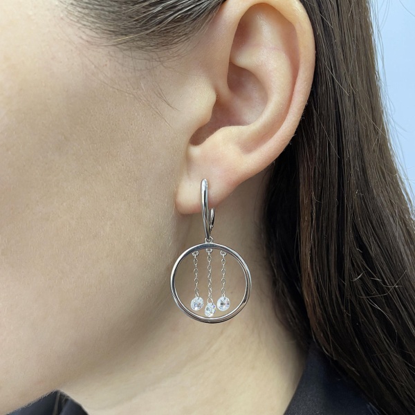 Серьги из серебра с фианитами со скидкой