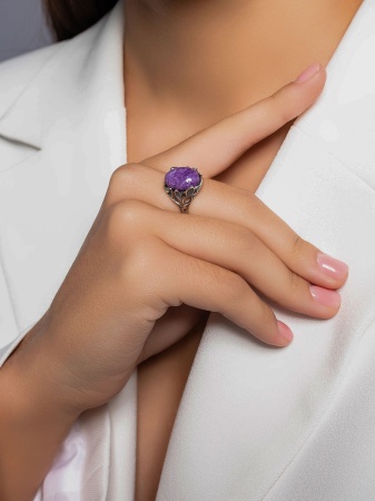 Купить кольцо из серебра с чароитом в интернет-магазине KRASNOE