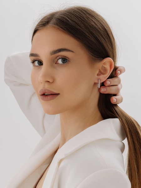 Серьги из серебра с фианитом