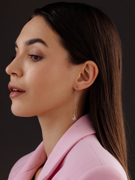 Серьги из серебра с фианитами со скидкой