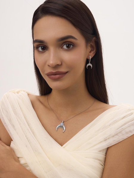 Серьги из серебра с фианитами в ювелирном интернет-магазине