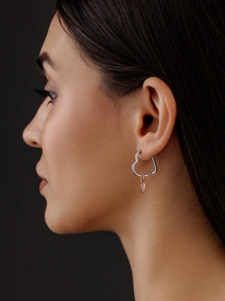 Серьги из серебра с фианитами со скидкой