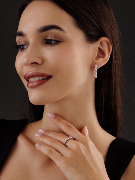 Серьги из серебра с фианитом