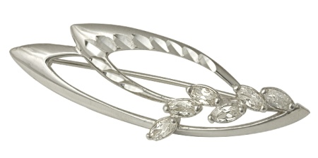 Брошь из серебра с фианитом