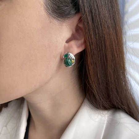 Серьги из серебра с агатами, малахитами и фианитами