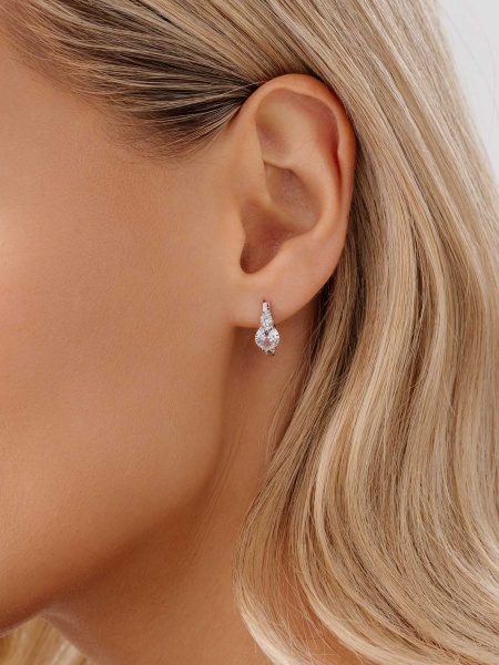 Серьги из серебра с фианитами со скидкой