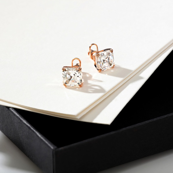 Пусеты из золота с муассанитами Eternal foursquare 2100972767 от KRASNOE, металл Золото, вставка Муассанит