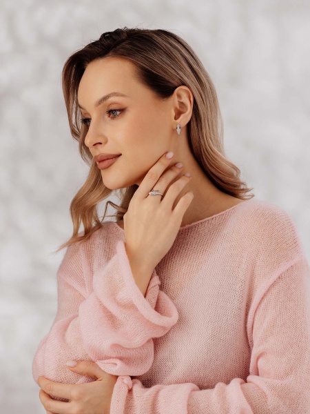 Серьги из серебра с фианитом