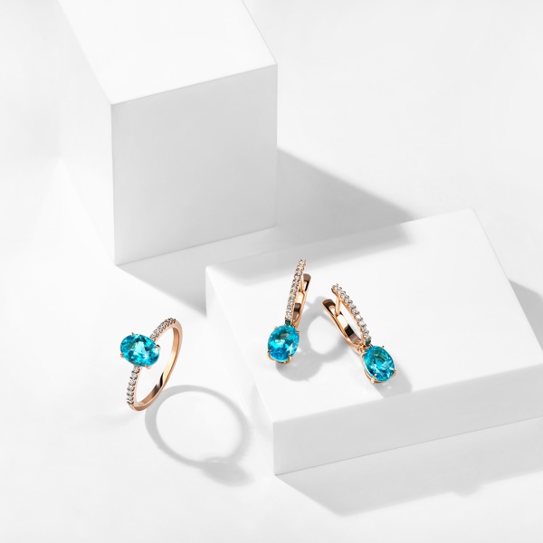 Серьги из золота с бриллиантом