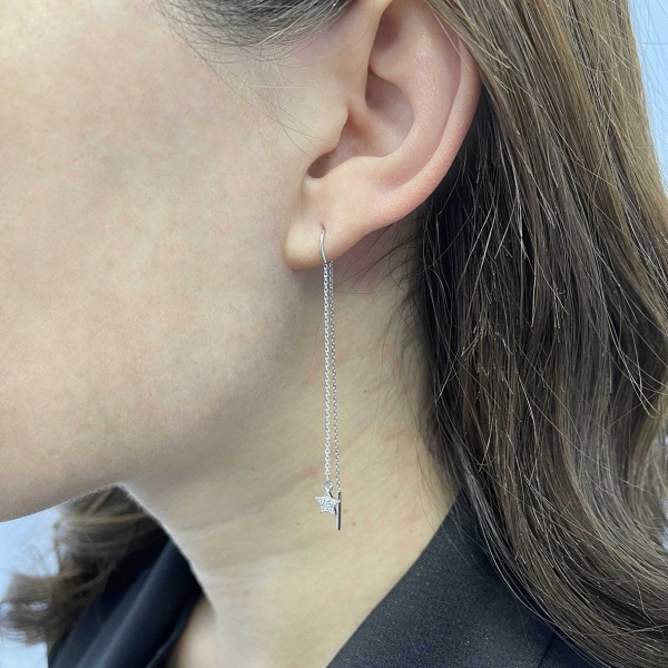 Серьги из серебра с фианитом со скидкой