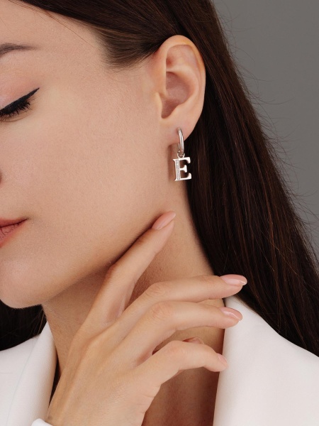 Серьги из серебра с фианитом
