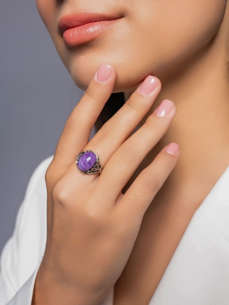 Купить кольцо из серебра с чароитом в интернет-магазине KRASNOE